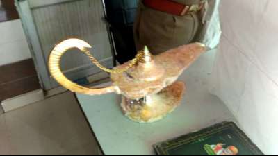 Betrüger in Indien verkaufen Arzt "Wunderlampe" für umgerechnet 80.000 Euro