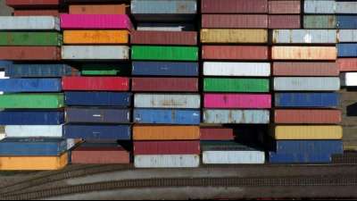 Sieben von zehn Industriefirmen klagen weiter &uuml;ber Materialengp&auml;sse