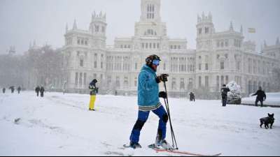 Spaniens Hauptstadt Madrid versinkt vollkommen im Schnee