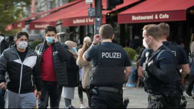 Polizei löst Party mit 500 Teilnehmern in Berlin-Mitte auf
