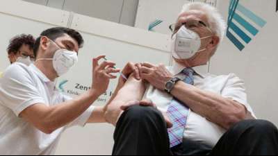 Kretschmann wirbt mit eigener Impfung um Akzeptanz f&uuml;r Vakzine