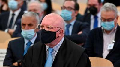 Ex-Polizist wegen mutma&szlig;licher Bespitzelung von spanischen Promis vor Gericht