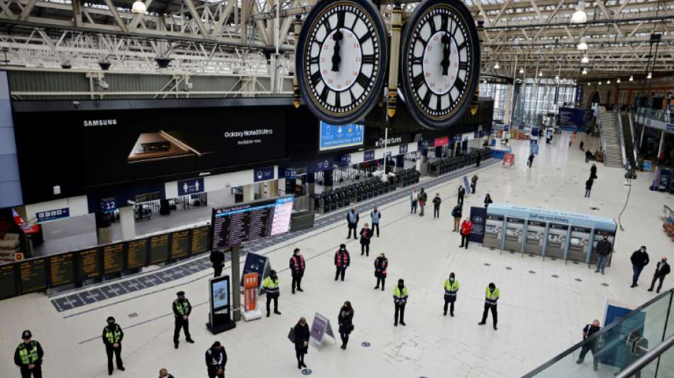 Gro&szlig;britannien gedenkt am ersten Jahrestag seiner Corona-Toten