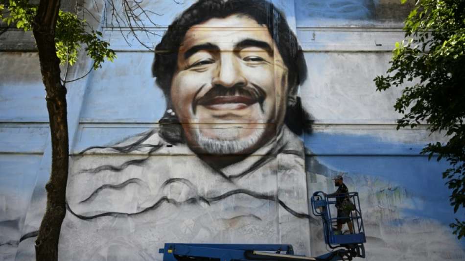 Anh&ouml;rung von &Auml;rzteteam von argentinischer Fu&szlig;ball-Legende Maradona