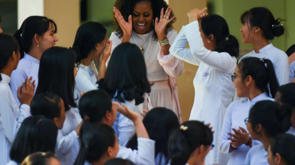 Michelle Obama und Julia Roberts setzen sich im Vietnam für Schülerinnen ein