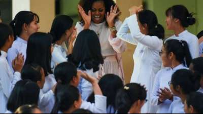 Michelle Obama und Julia Roberts setzen sich im Vietnam für Schülerinnen ein