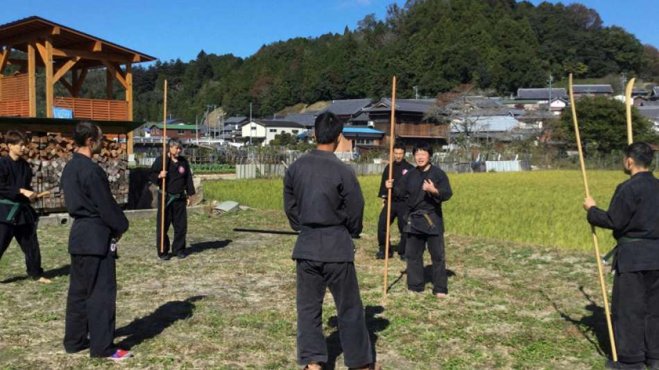 Erster Student in Japan mit offiziellem Ninja-Abschluss ausgezeichnet