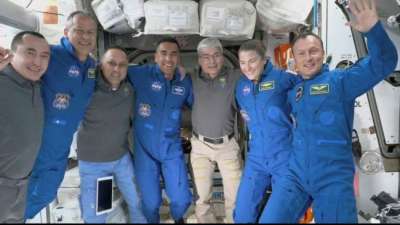 Deutscher Astronaut Maurer mit drei US-Kollegen auf ISS eingetroffen