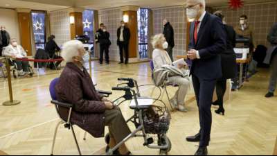 Tschentscher fordert mehr Corona-Impfstoff für Hamburger Gesundheitspersonal