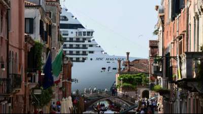 Kreuzfahrtschiffe d&uuml;rfen sich nicht Zentrum von Venedig n&auml;hern