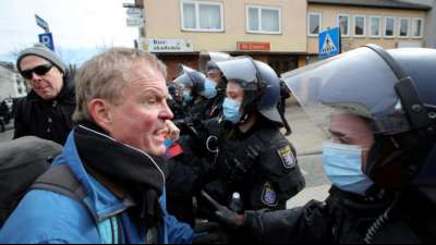 "Querdenker"-Demo: Gewalt zwischen Polizei und Demonstranten