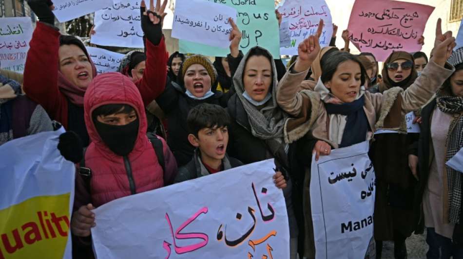 Dutzende Frauen demonstrieren in Kabul für ihre Rechte