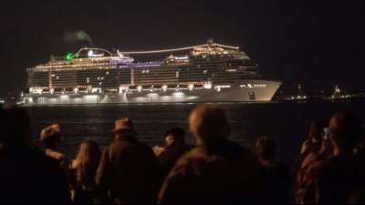 Kreuzfahrtbranche verhängt weltweit Schiffsverbote wegen Coronavirus