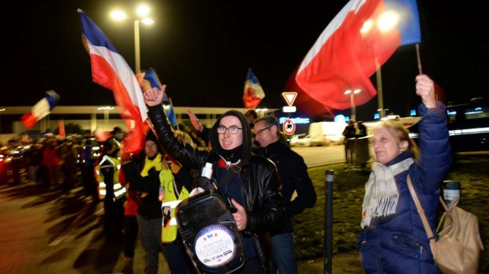 Impfpass-Gegner fahren trotz Verbots in Konvois in Paris ein