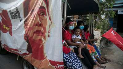 Partei von Suu Kyi sichert sich bei Parlamentswahl in Myanmar absolute Mehrheit
