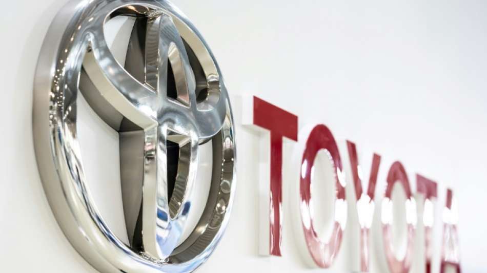 Toyota hebt Gewinnprognose trotz Produktionskürzungen an 