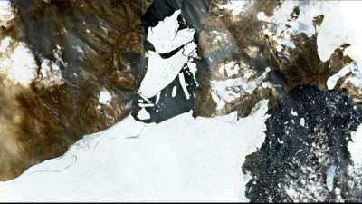 Riesiger Eisbrocken vom größten Gletscher Grönlands abgebrochen