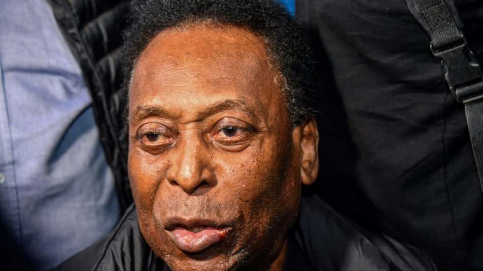 Fußball-Legende Pelé meldet sich nach Operation aus dem Krankenhaus