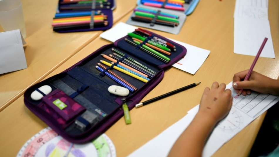Lehrerverband fordert weiter Vorsicht an Schulen wegen Corona 