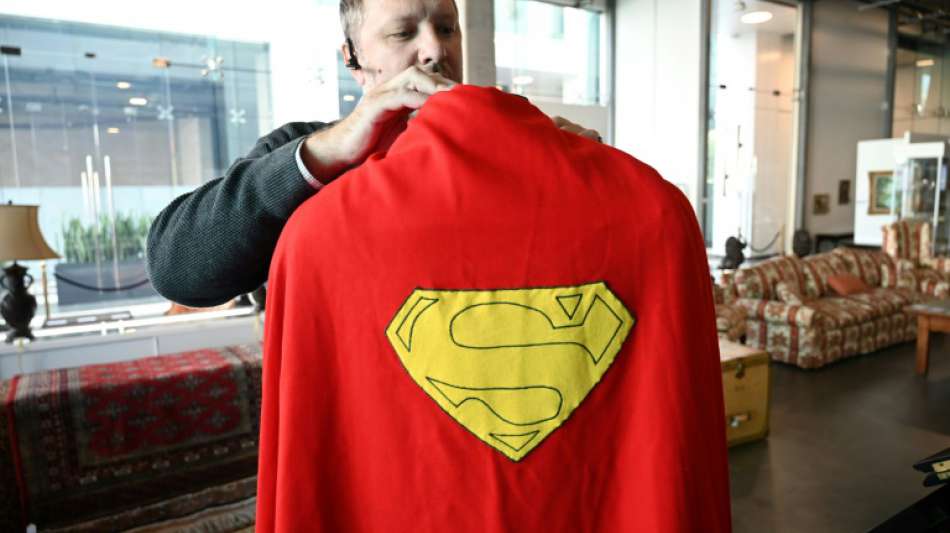 "Superman"-Umhang und Pfeife aus "Herr der Ringe" werden versteigert