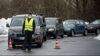 Tschechien riegelt drei Bezirke wegen starker Corona-Ausbreitung ab