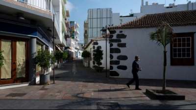 30.000 Menschen auf La Palma m&uuml;ssen wegen Vulkan stundenlang zu Hause bleiben