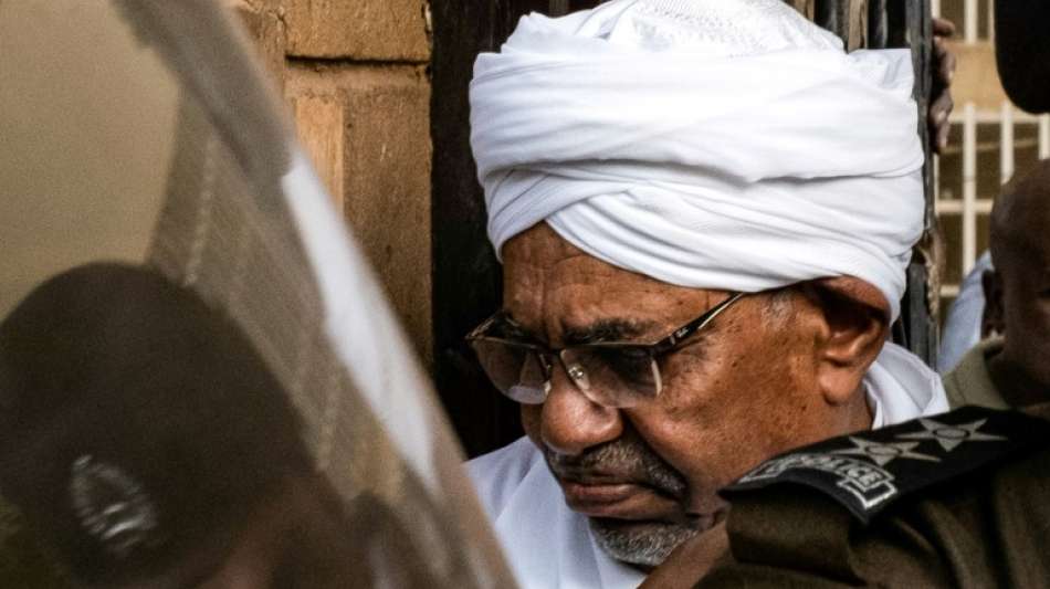 Sudans Ex-Präsident Baschir wird Staatsanwalt vorgeführt 