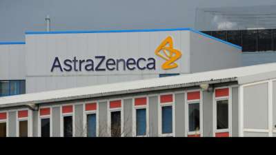 AstraZeneca nimmt Tests von Corona-Impfstoff in Großbritannien wieder auf 