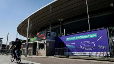 Paris: Impfungen in Frankreichs gr&ouml;&szlig;tem Fu&szlig;ballstadion