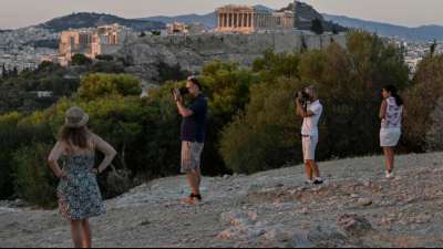 Akropolis wird ab sofort im Dunkeln in 3D angestrahlt