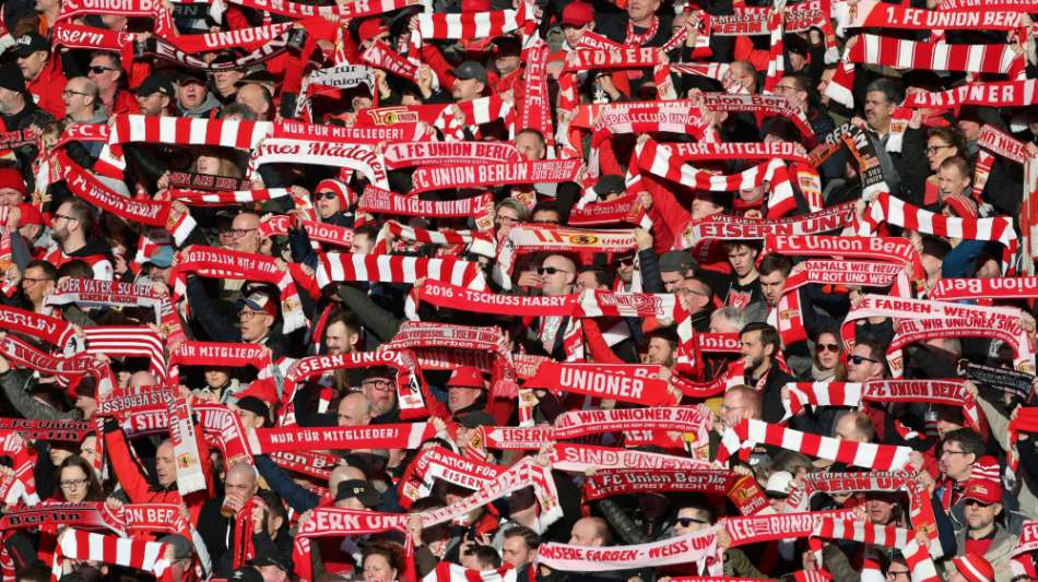 Anti-Hopp-Banner auch bei Union gegen Wolfsburg - Spiel unterbrochen