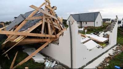 250.000 Haushalte nach Durchzug von Sturmtief in Nordfrankreich ohne Strom