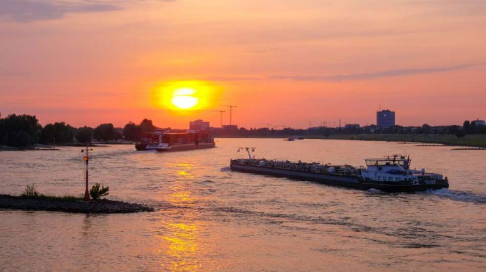 Greenpeace misst erh&ouml;hten Mikoplastik-Anteil an Industrieanlagen am Rhein