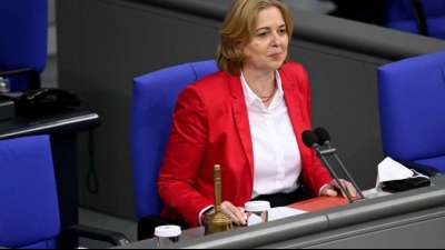 Bas: Angriffe in sozialen Medien "nur schwer auszuhalten"