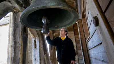 Schweiz gedenkt mit Schweigeminute der Corona-Toten im Land