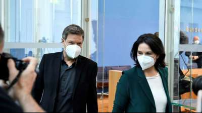 Gr&uuml;ne setzen im Wahlkampf auf Versprechen des "klimagerechten Wohlstands"