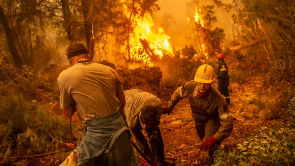 Kleinstadt auf griechischer Insel Eub&ouml;a weiter von Waldbrand bedroht