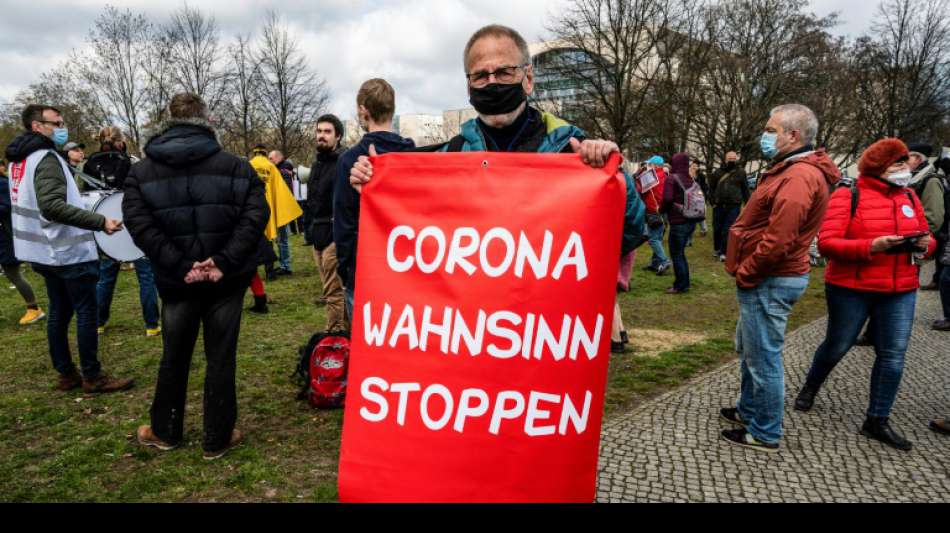 Verfassungsschutz beobachtet bundesweit Gruppierungen der "Querdenker"-Bewegung 