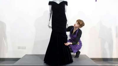 Kein Käufer für Dianas Travolta-Kleid bei Auktion in London