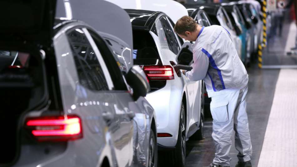 Autoexperte Dudenhöffer bemängelt fehlende Kaufanreize bei deutschen Herstellern