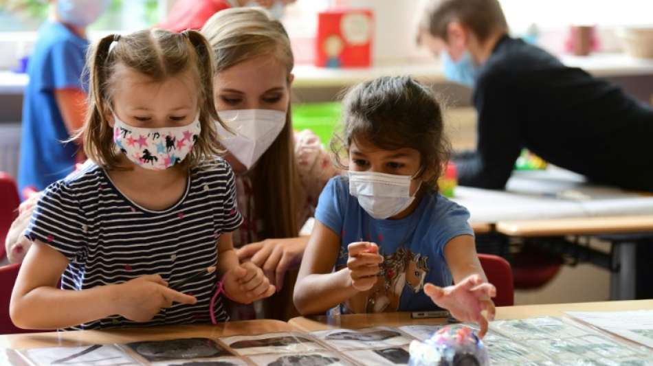 Lehrerverband und GEW fordern Beibehaltung der Maskenpflicht an Schulen