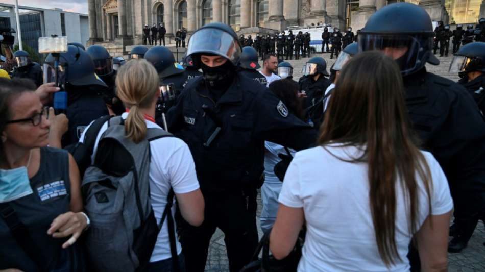 Berliner Polizei warnt vor weiterer Radikalisierung der Corona-Proteste 