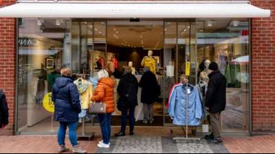 Umsatz der Modeh&auml;ndler im Juni erstmals wieder &uuml;ber Vorkrisenniveau 