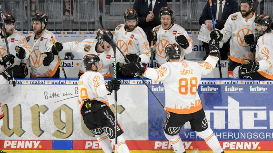 Au&szlig;enseiter Wolfsburg gewinnt erstes DEL-Finale