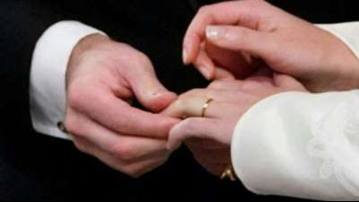 Verband der Juweliere fordert: Trauring-Kauf muss m&ouml;glich bleiben