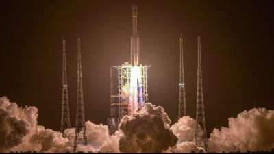 Chinesischer Transporter an Modul der neuen Weltraumstation angedockt