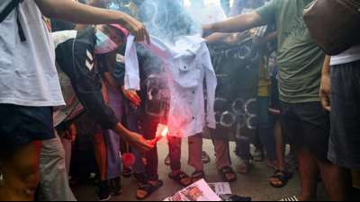 Demonstranten in Myanmar stellen an Geburtstag von Junta-Chef sein Begr&auml;bnis nach