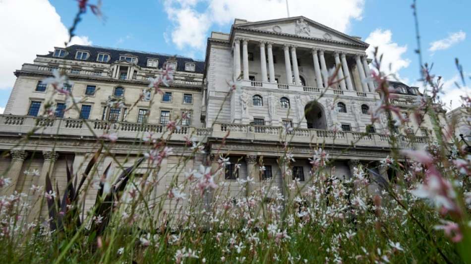 Bank of England hebt Wachstumsprognose für britische Wirtschaft an