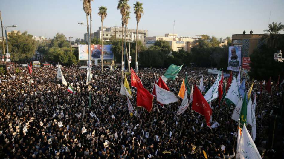 Tausende Iraner fordern "Tod Amerikas" bei Auftakt der Trauerfeiern für Soleimani