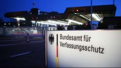 Seehofer besucht Terrorismusabwehrzentrum beim Verfassungsschutz in Köln